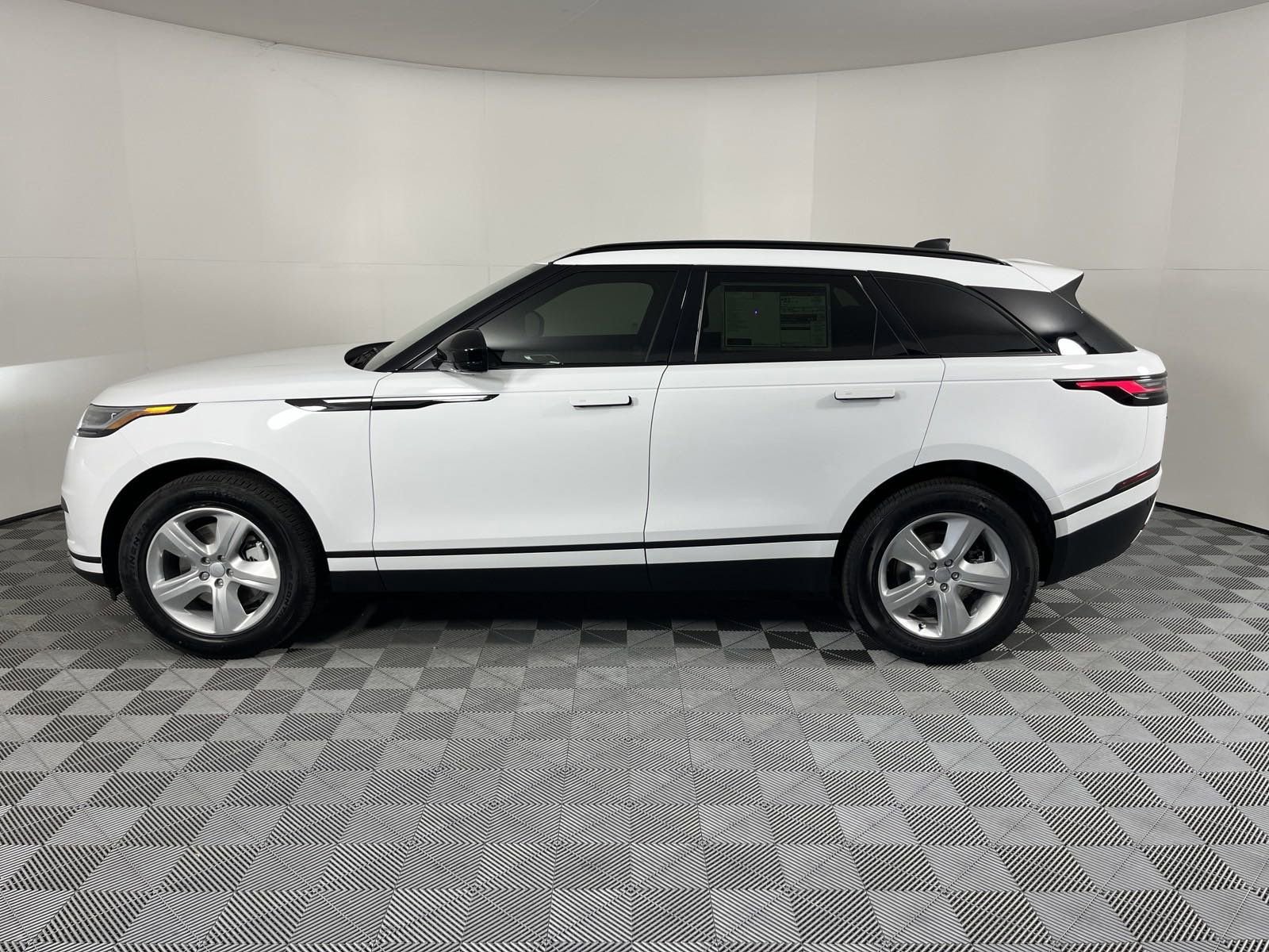 2025 Land Rover Range Rover Velar P250 S photo 2