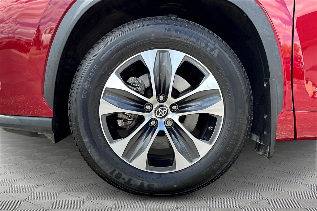 Image 9 of Pre-Owned 2022 Toyota Highlander XLE