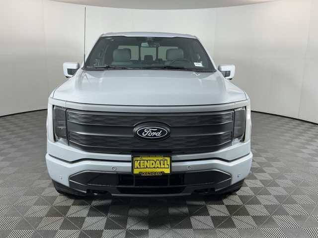 2025 Ford F-150 Lightning Lariat photo 2