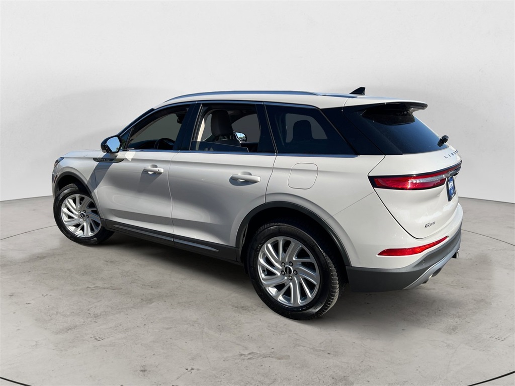 2021 Lincoln Corsair Standard photo 4
