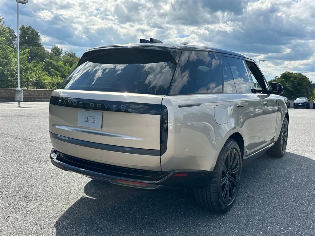 2025 Land Rover Range Rover SE photo 11