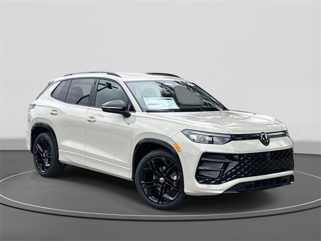 2026 Volkswagen Tiguan SE R-LINE BLACK's photo