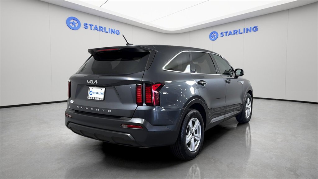 2022 Kia Sorento LX photo 4