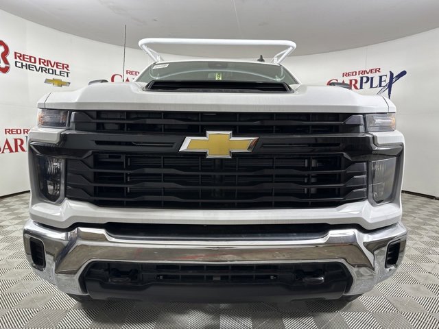 2025 Chevrolet Silverado 2500HD photo 2