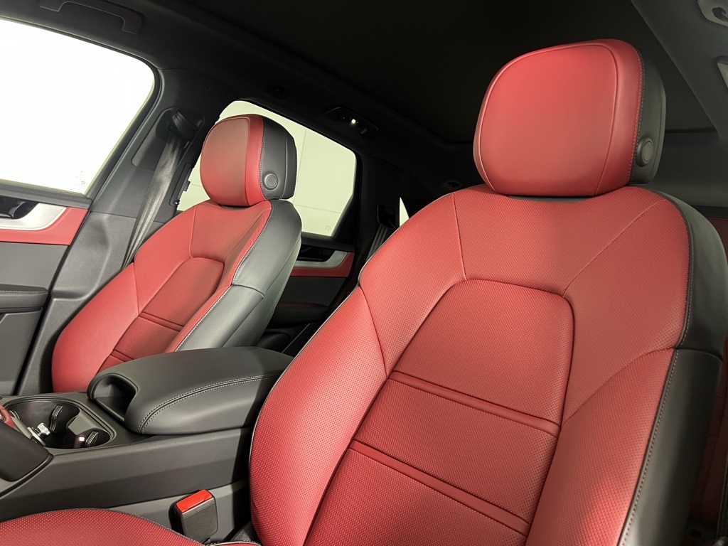 2026 Porsche Cayenne Base photo 4