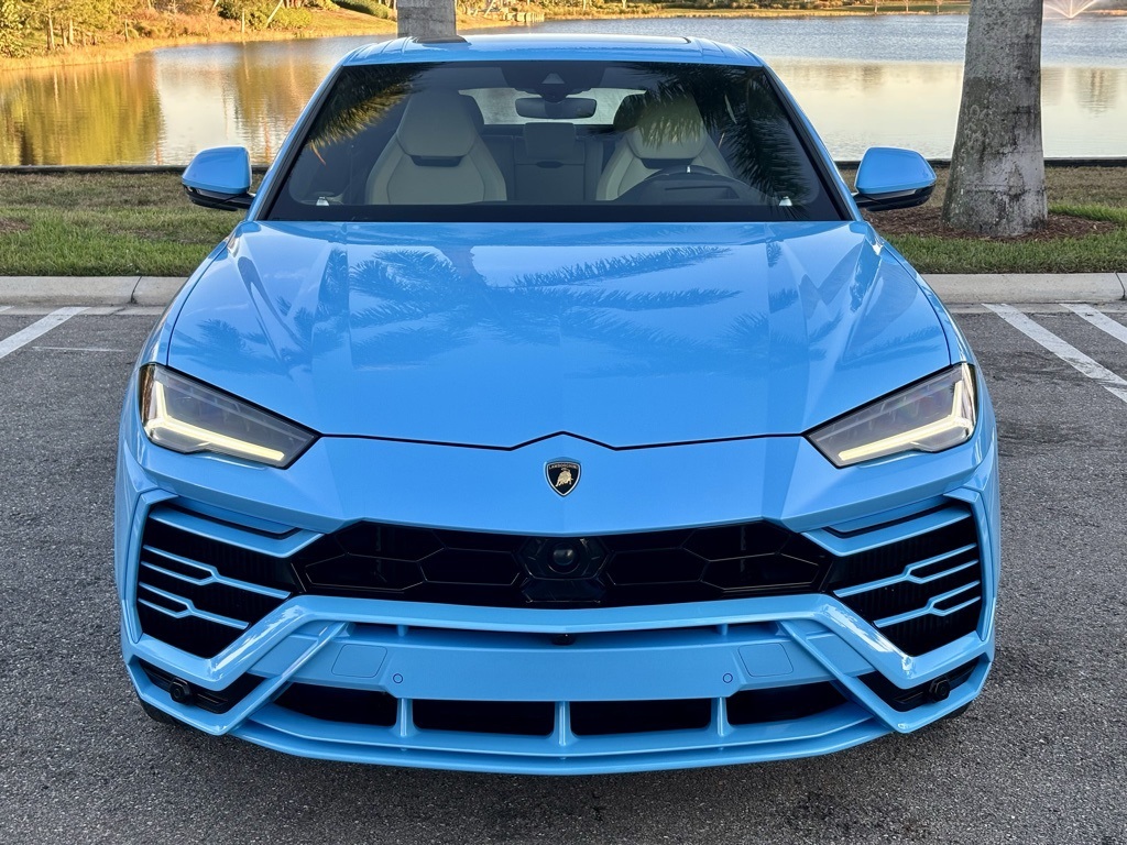 2021 Lamborghini Urus Base photo 2