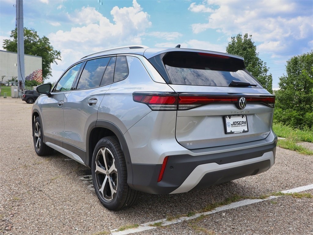 2025 Volkswagen Tiguan SE photo 2