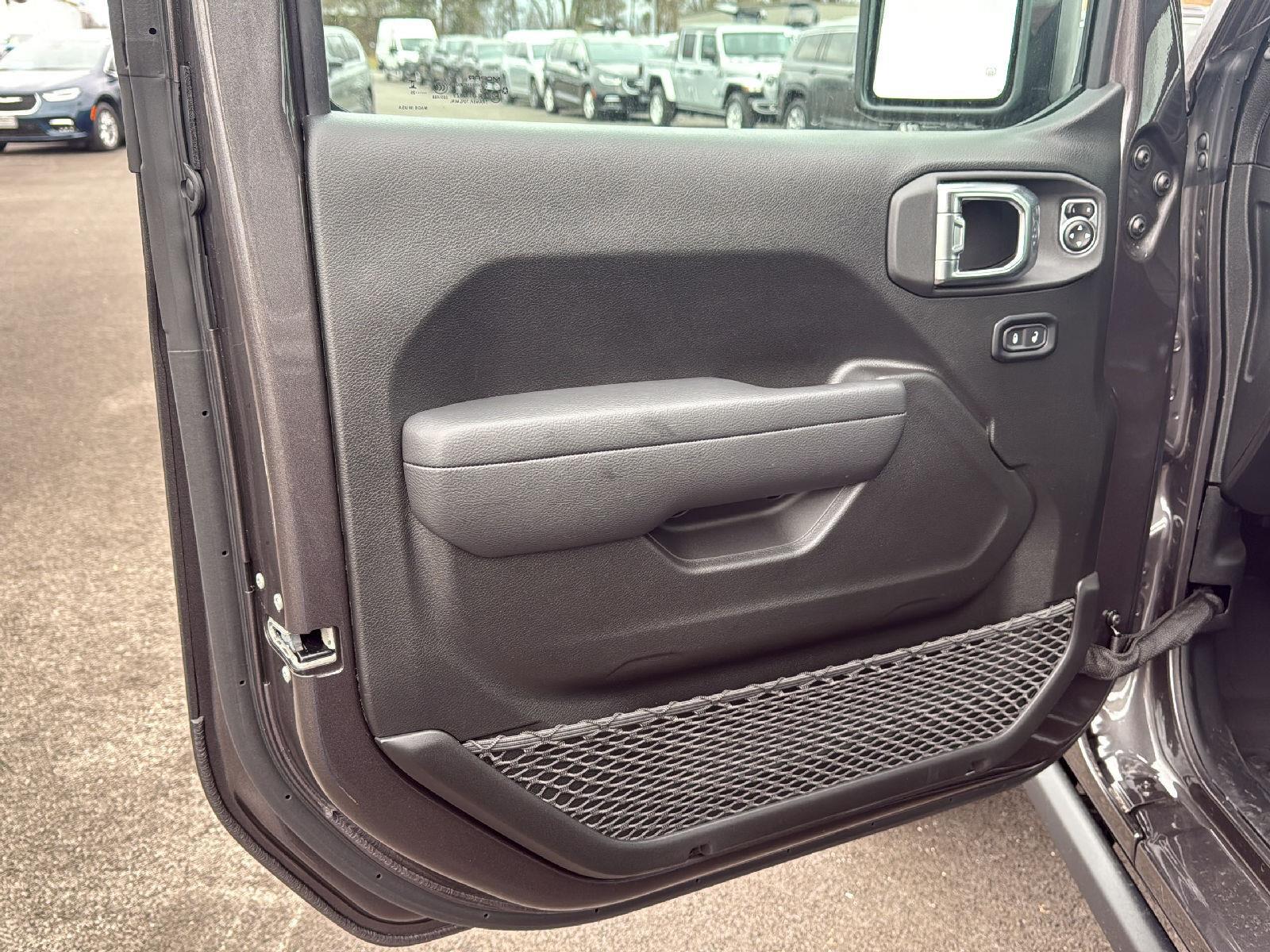 2025 Jeep Wrangler Willys photo 15