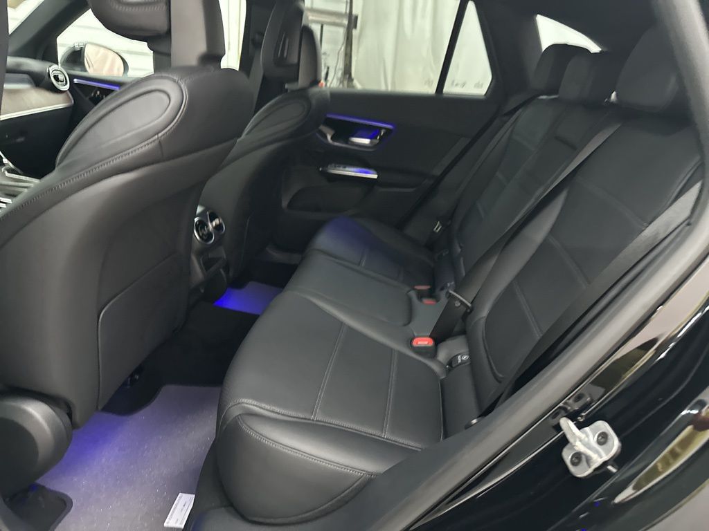 2025 Mercedes Benz GLC 300 photo 14