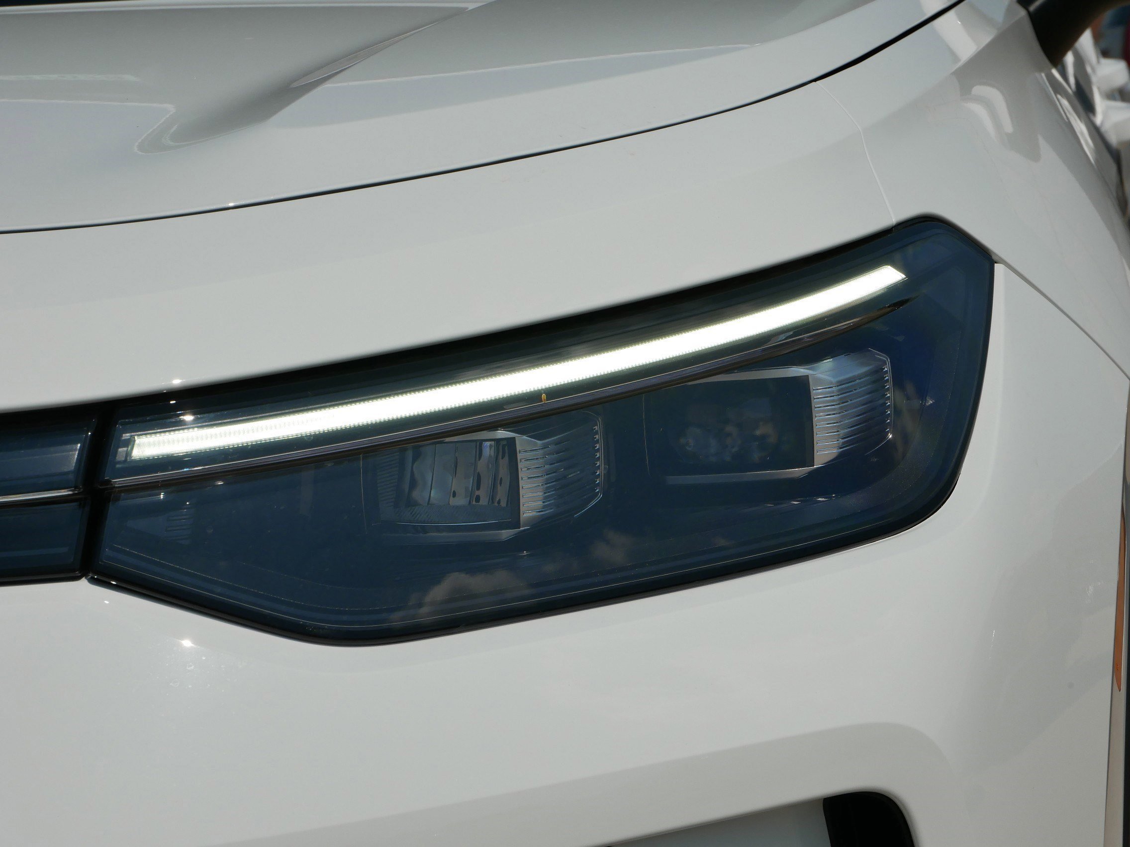 2025 Volkswagen Tiguan SE photo 4