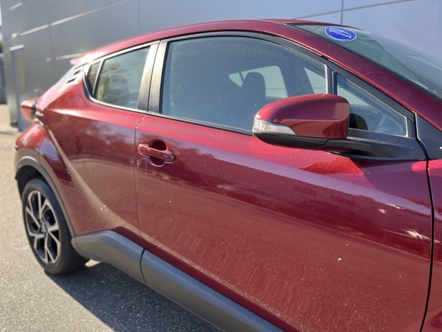 2019 Toyota C-HR XLE photo 4