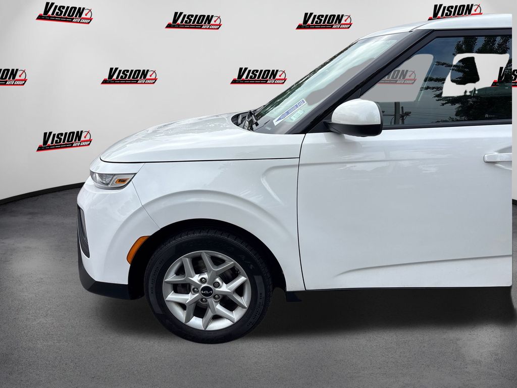2022 Kia Soul LX photo 9
