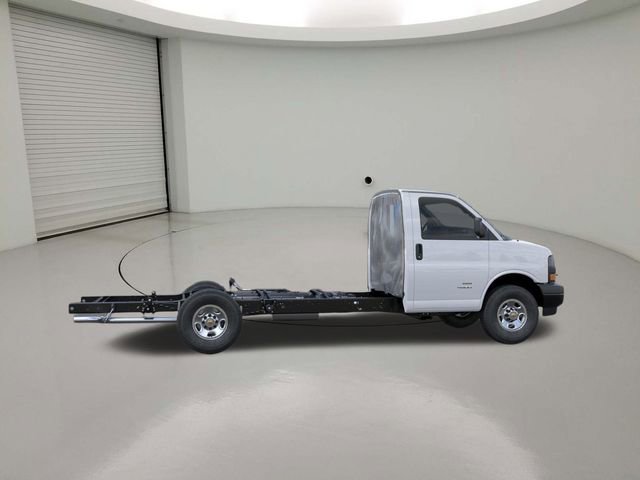 2025 Chevrolet Express Cutaway 3500 photo 5