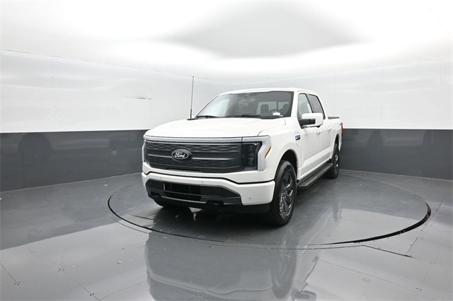 2025 Ford F-150 Lightning Lariat photo 3