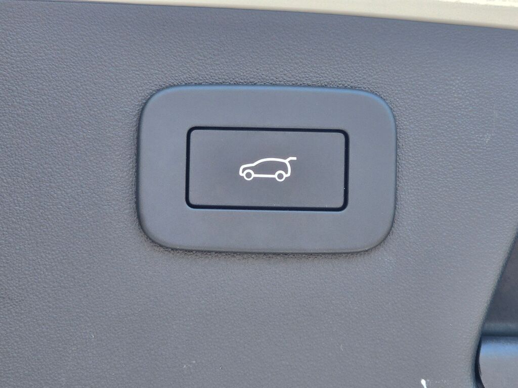 2024 Jaguar E-PACE R-Dynamic SE photo 15