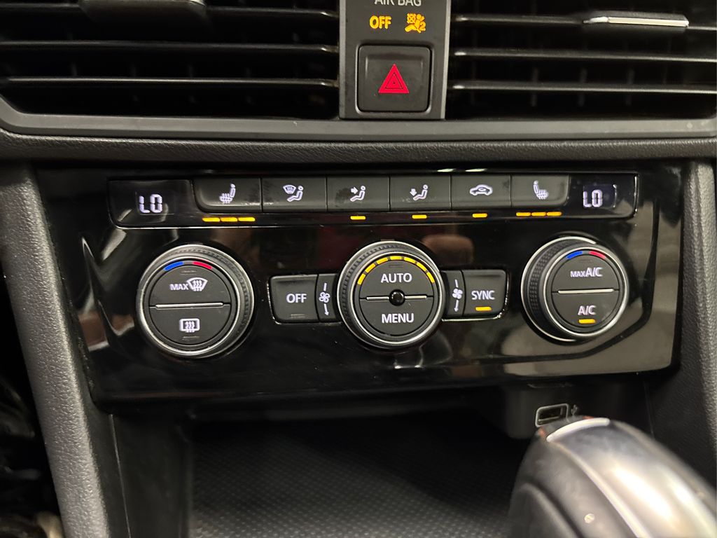 2019 Volkswagen Jetta R-Line photo 25
