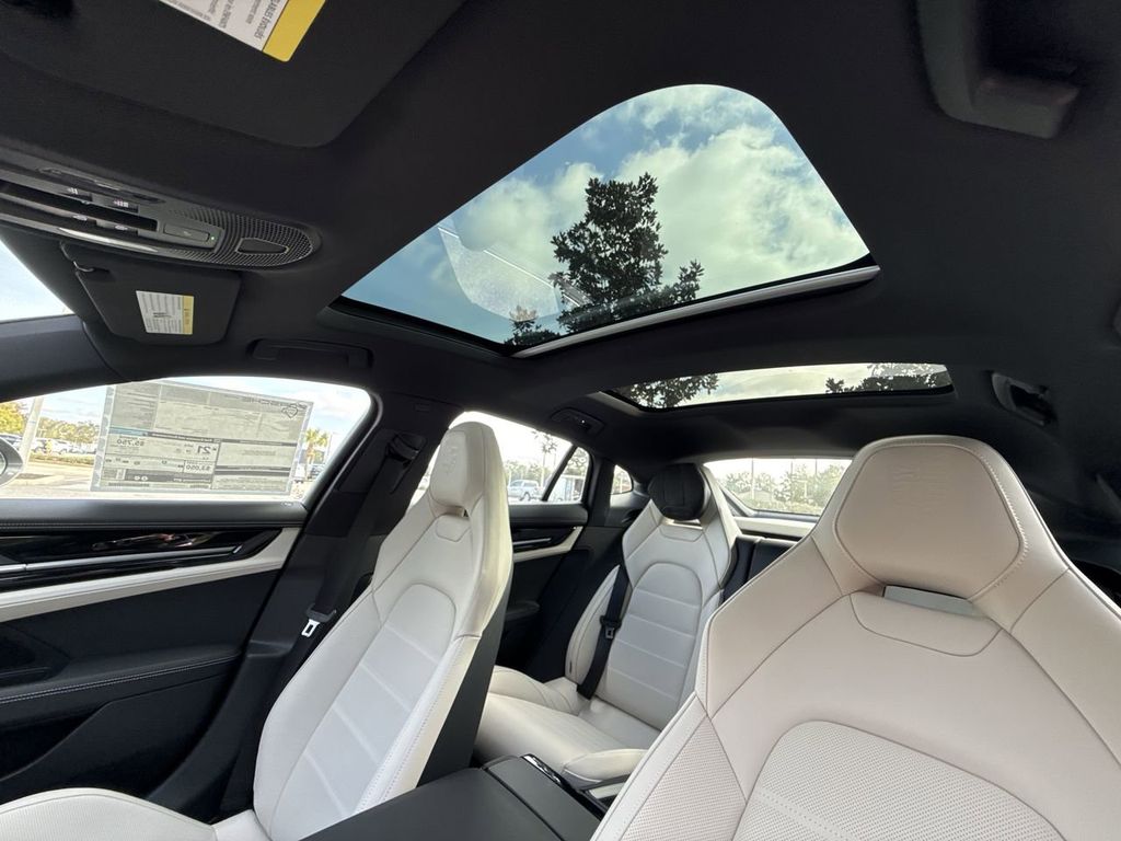 2025 Porsche Panamera 4 photo 25