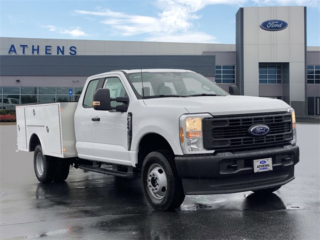 2025 Ford F-350 Super Duty Chassis Cab XL's photo