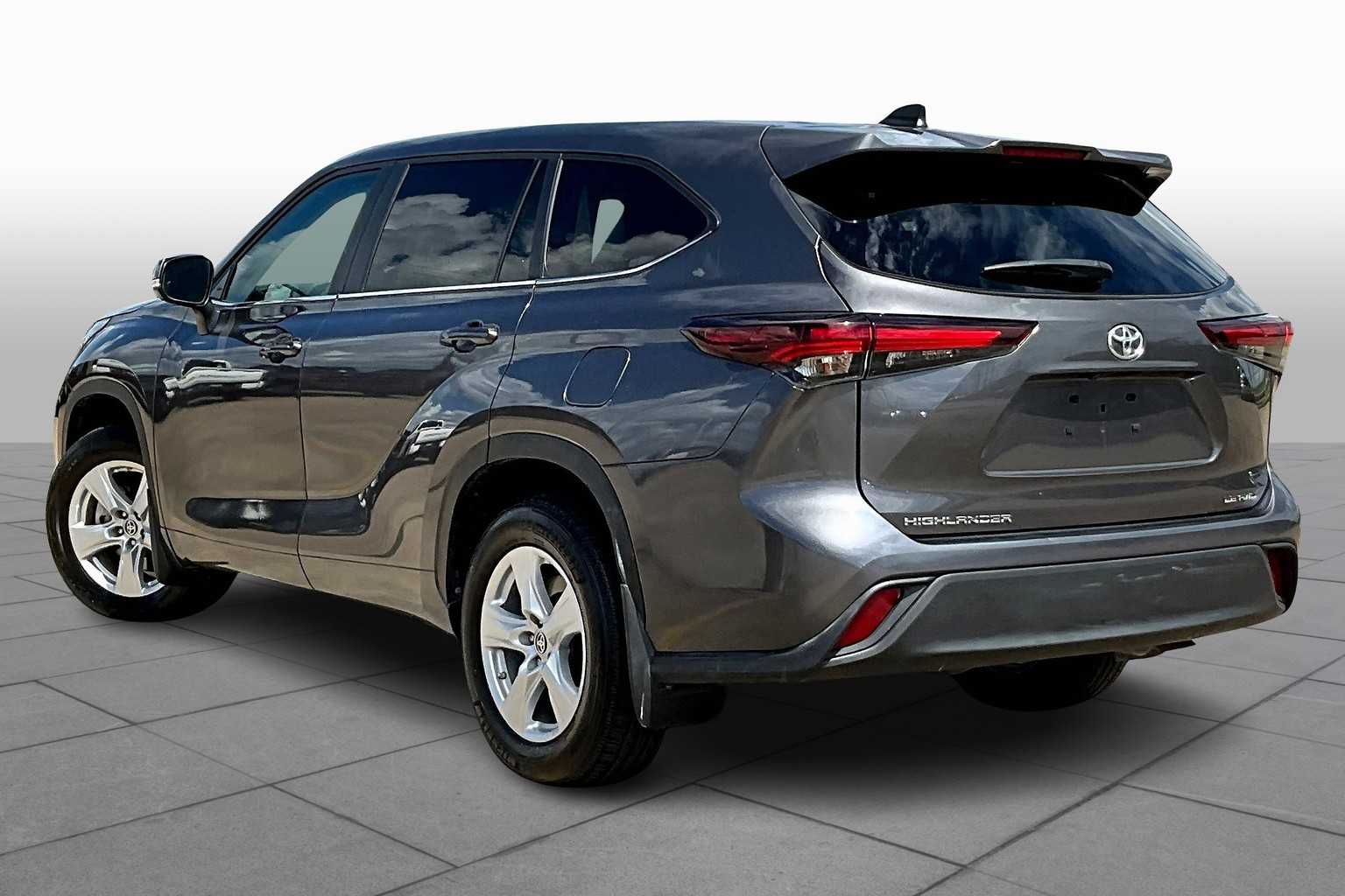 2024 Toyota Highlander LE photo 11