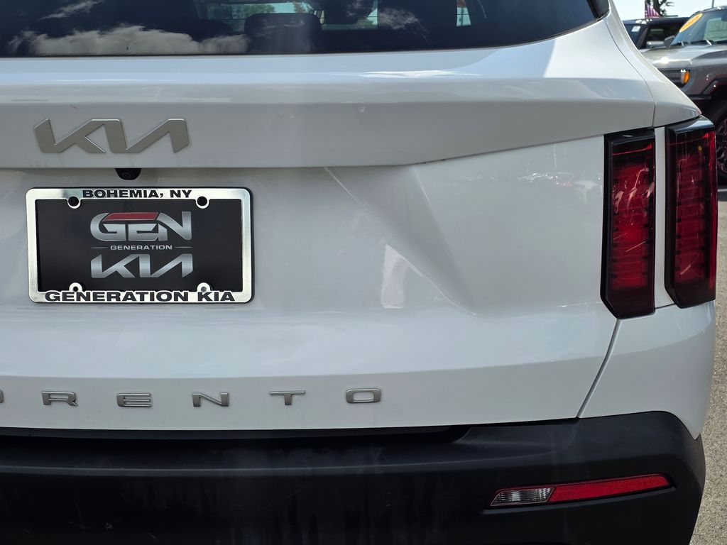 2022 Kia Sorento LX photo 21