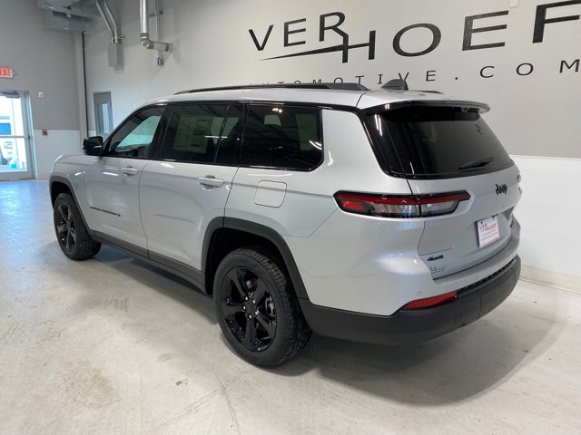 2025 Jeep Grand Cherokee Limited photo 3