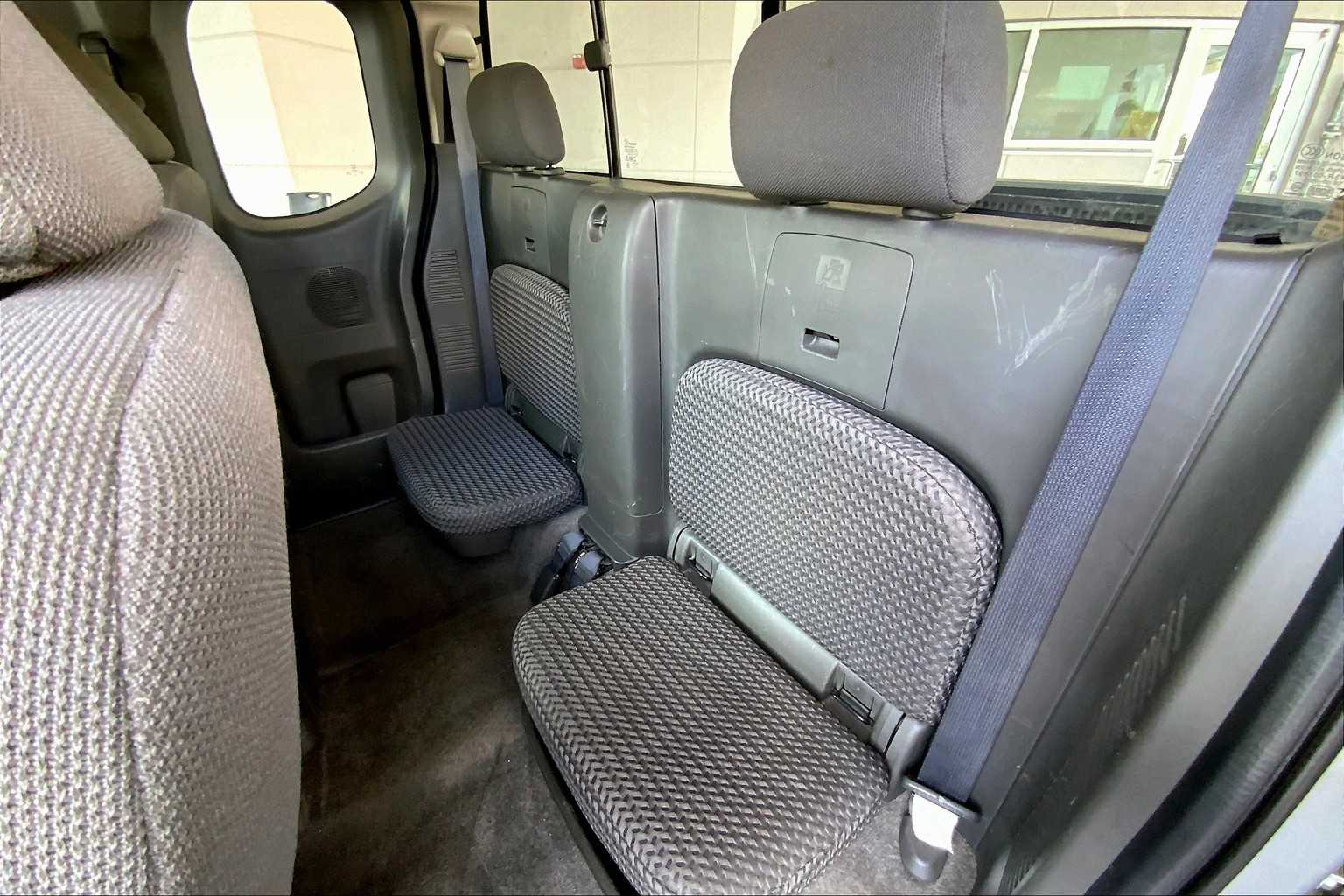 2017 Nissan Frontier SV photo 18