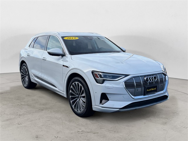 2019 Audi e-tron Prestige's photo