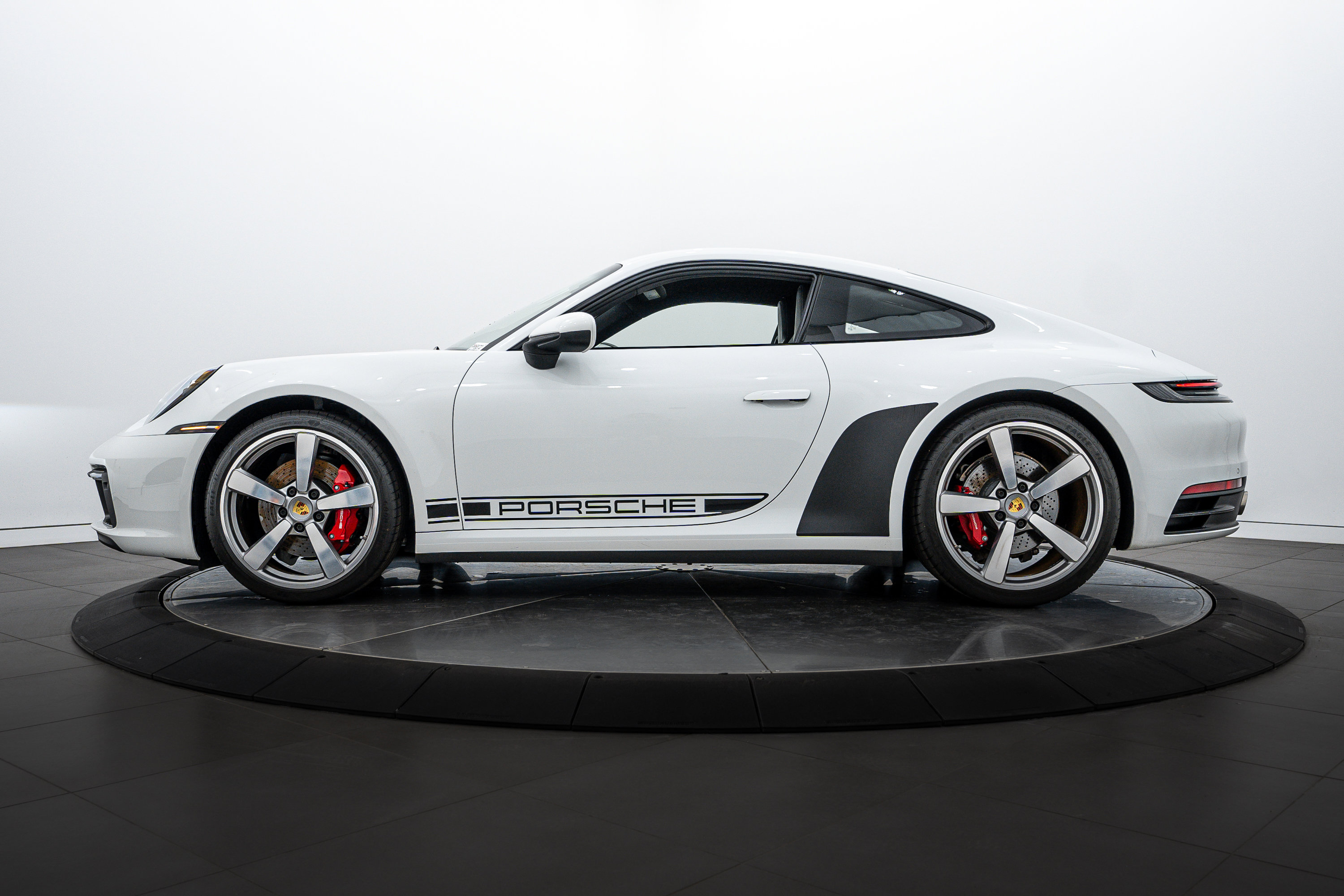2022 Porsche 911 S photo 2