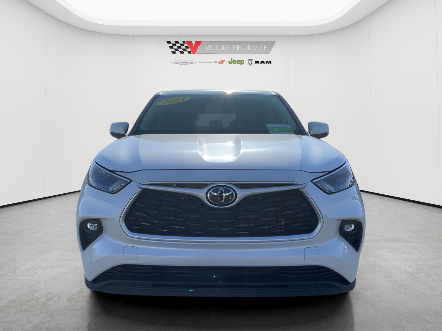 2024 Toyota Highlander LE photo 9