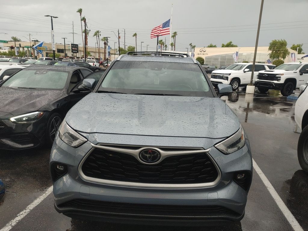 2024 Toyota Highlander XLE photo 9
