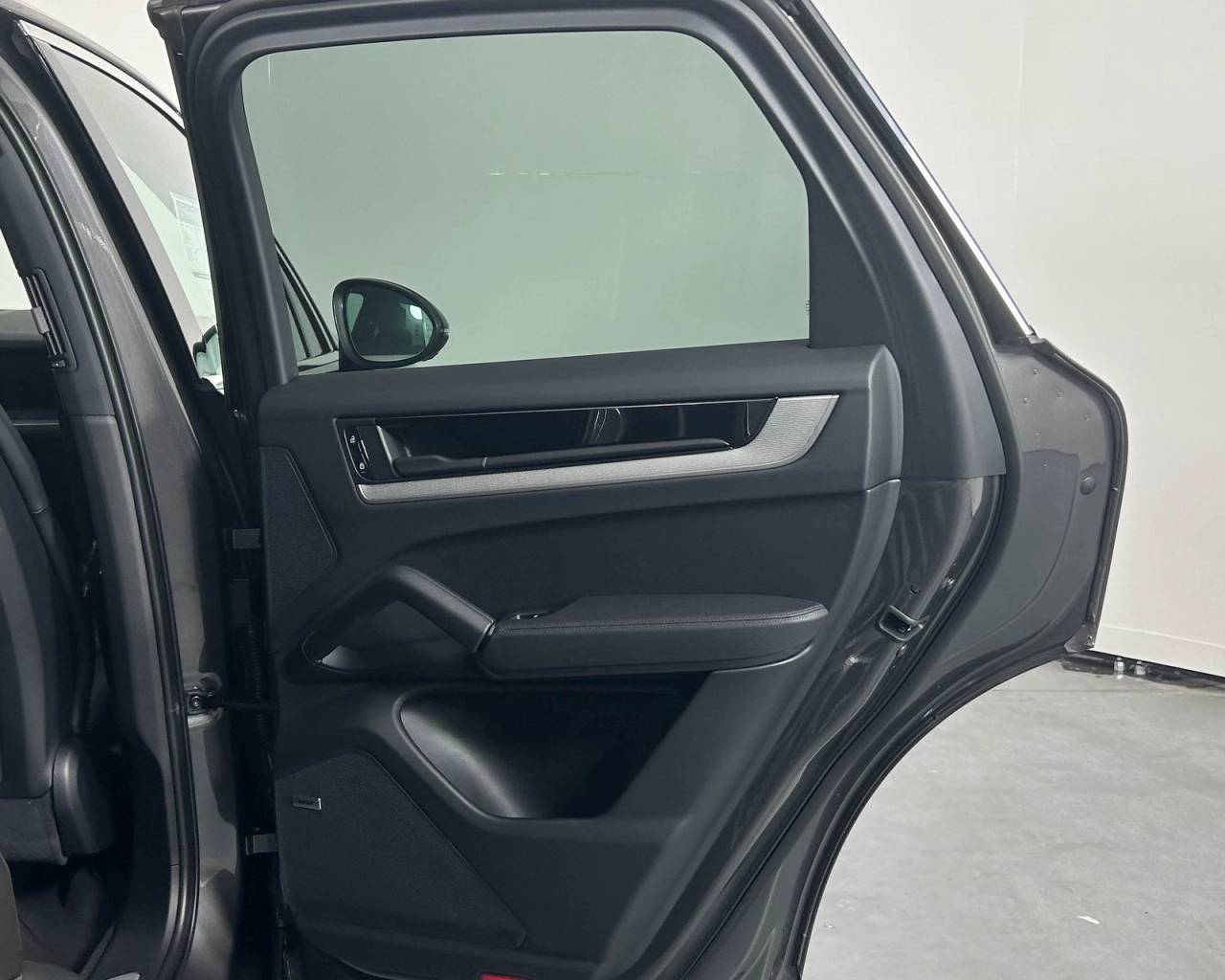 2025 Porsche Cayenne photo 22