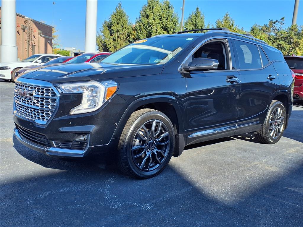 2023 GMC Terrain Denali's photo
