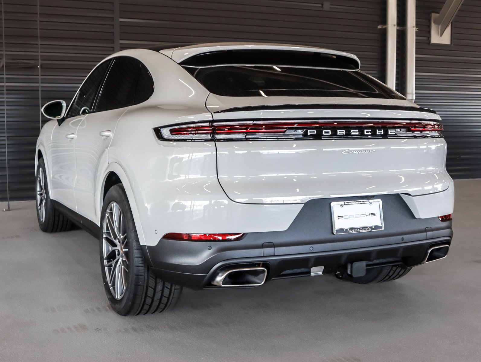 2025 Porsche Cayenne Coupe photo 3