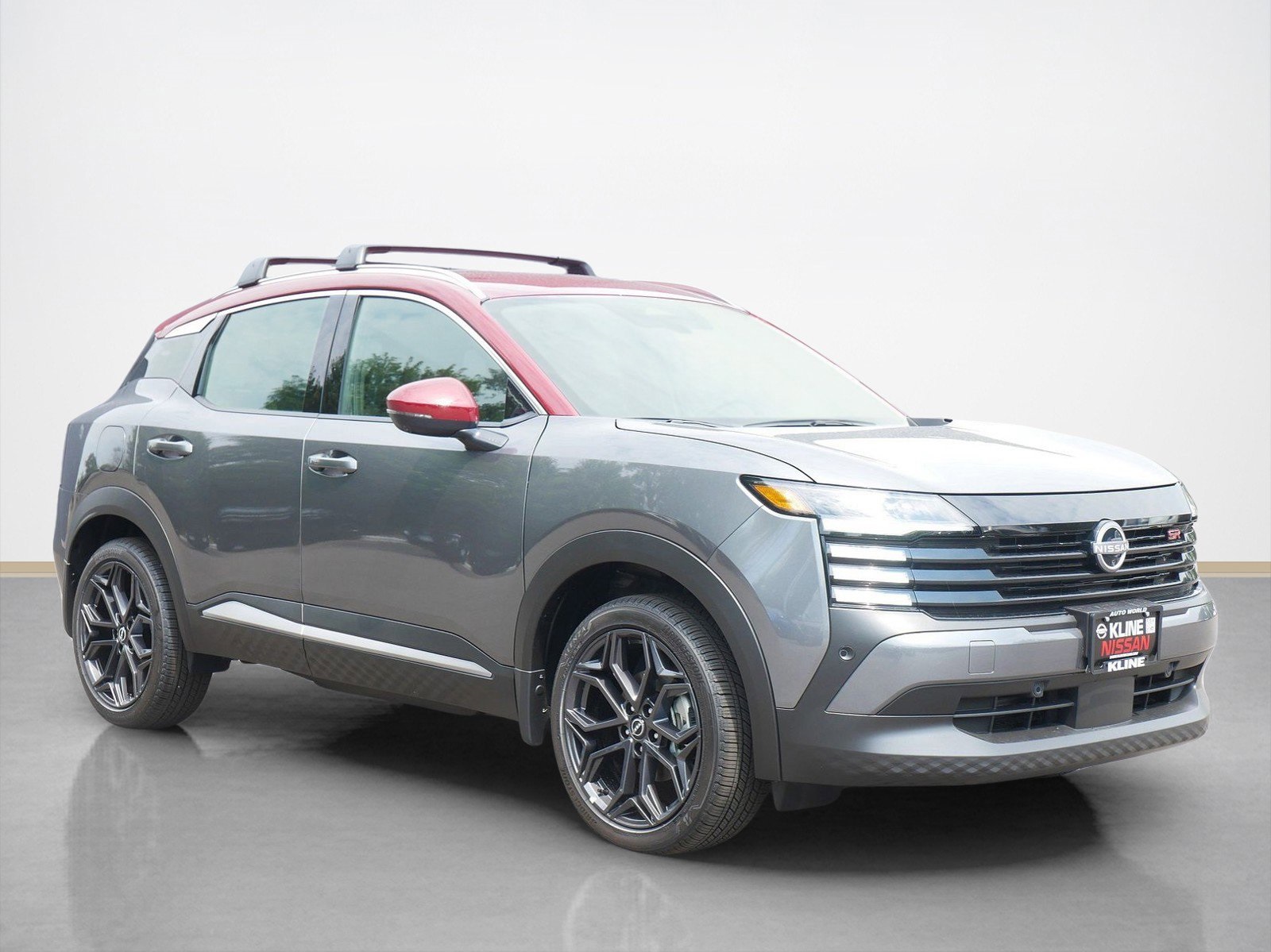 2025 Nissan Kicks SR AWD's photo