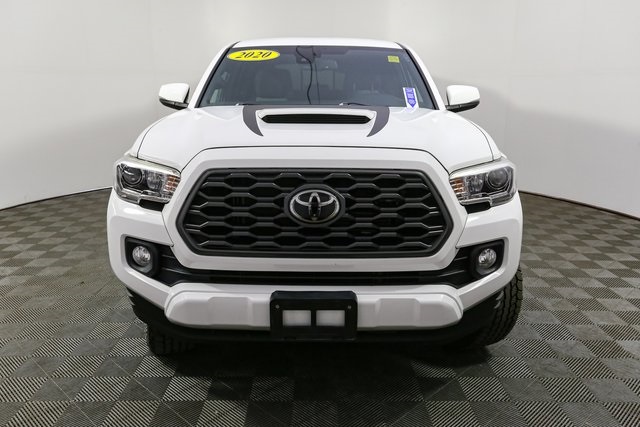 2020 Toyota Tacoma TRD Sport photo 3