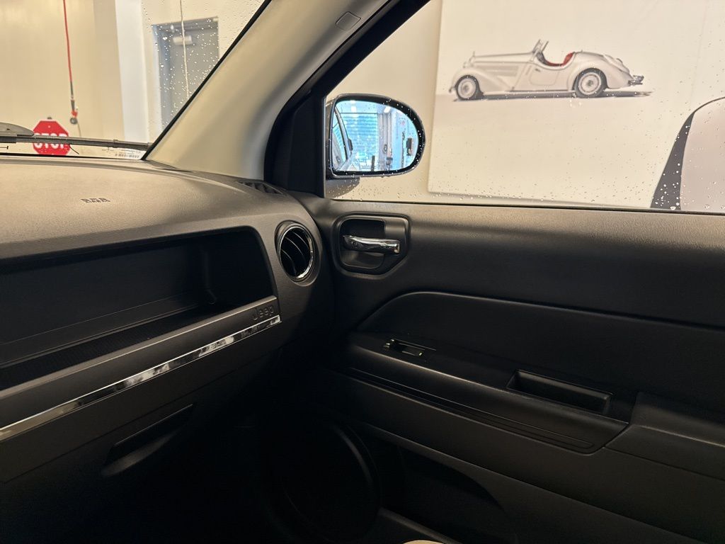 2013 Jeep Compass Latitude photo 22