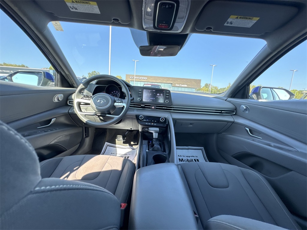 2022 Hyundai Elantra SEL photo 10