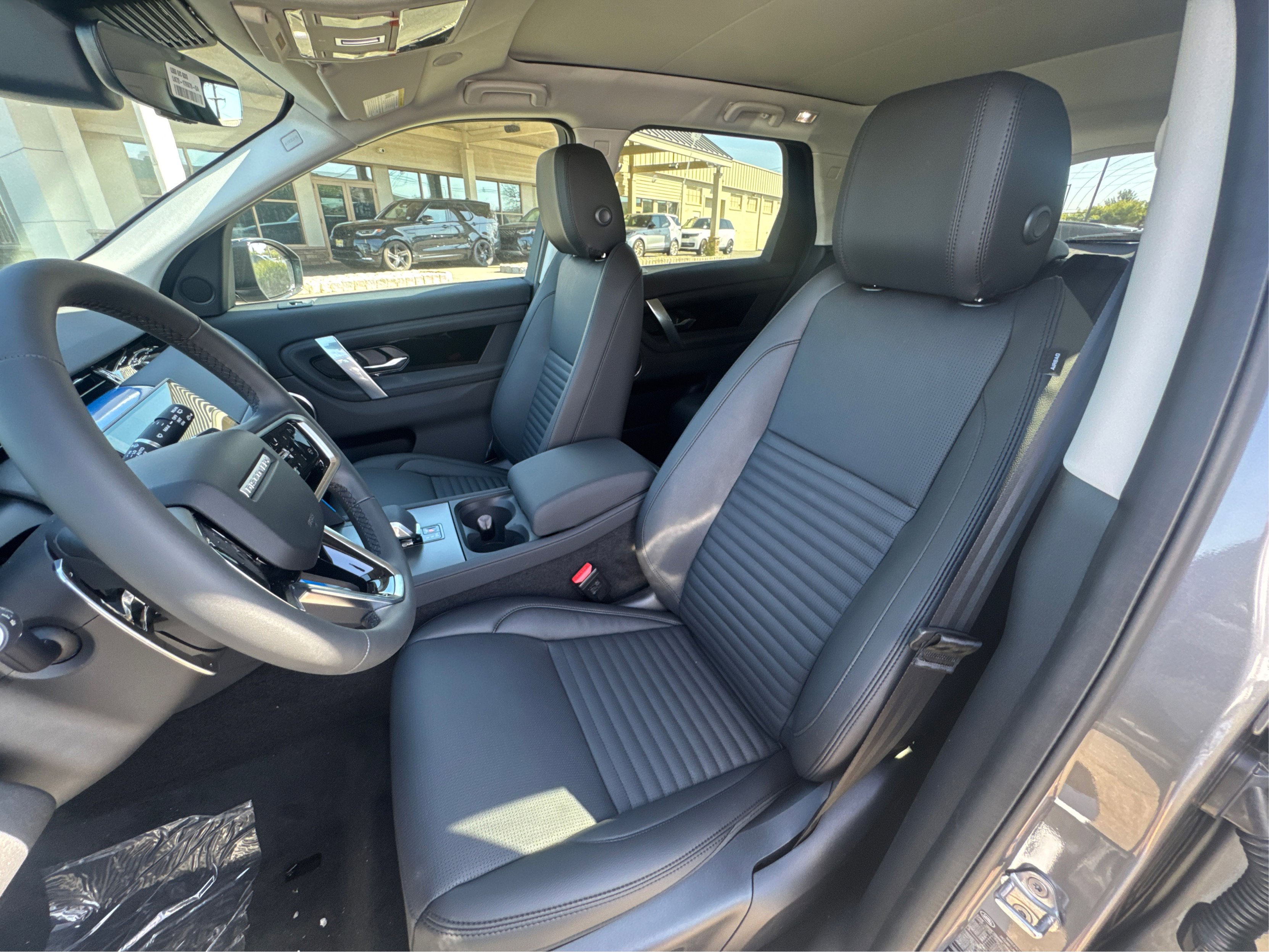 2025 Land Rover Discovery Sport S photo 9