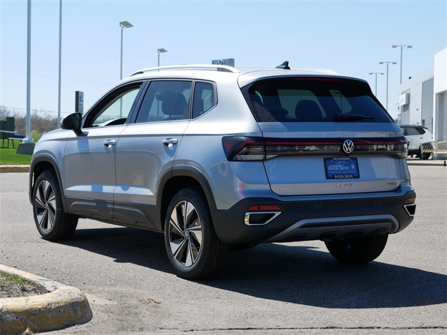 2025 Volkswagen Taos SE photo 2