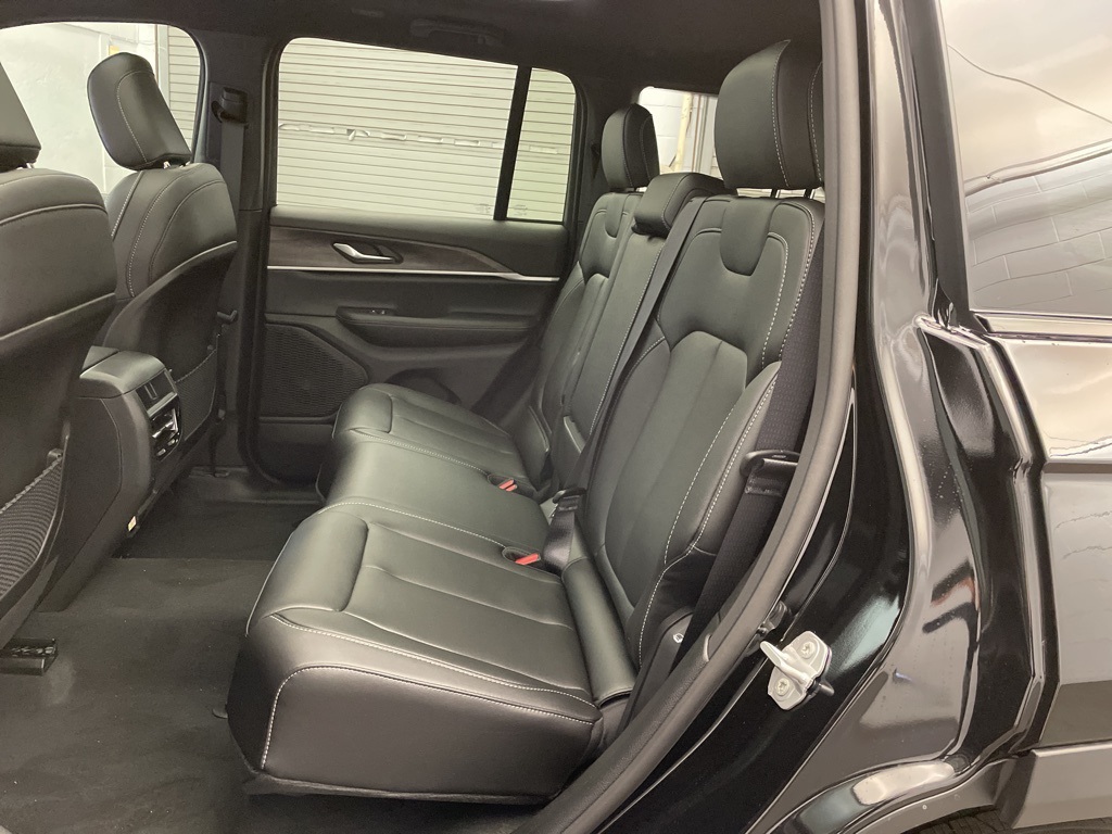 2025 Jeep Grand Cherokee Limited photo 12