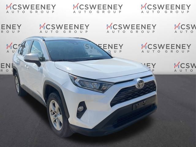 2021 Toyota RAV4 XLE's photo