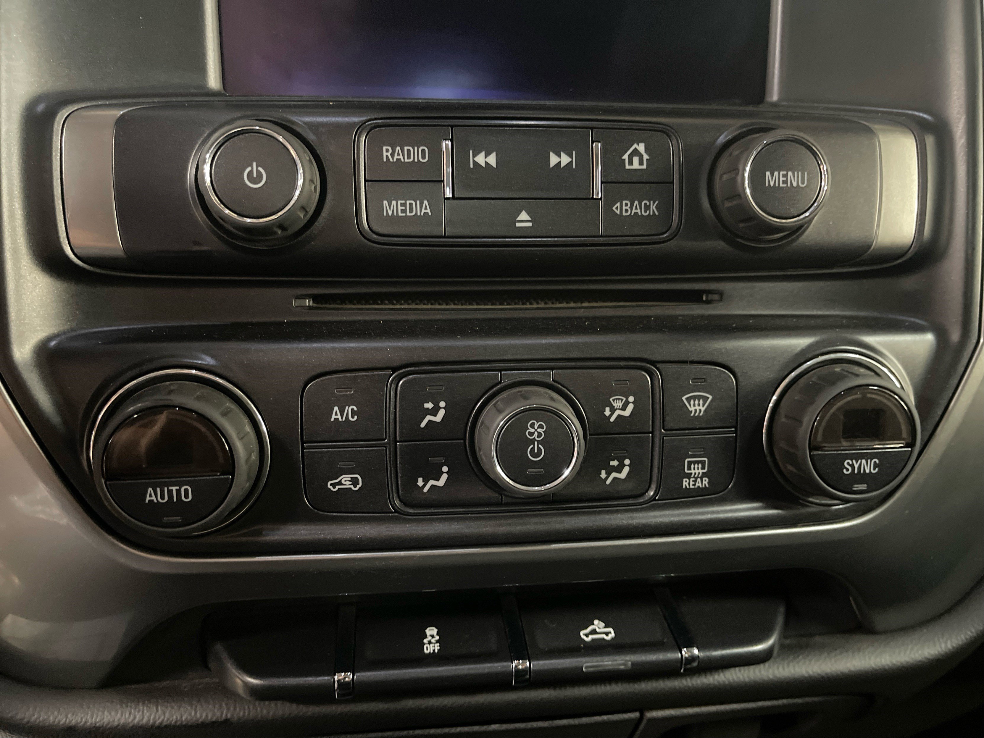 2015 Chevrolet Silverado 1500 LT photo 17