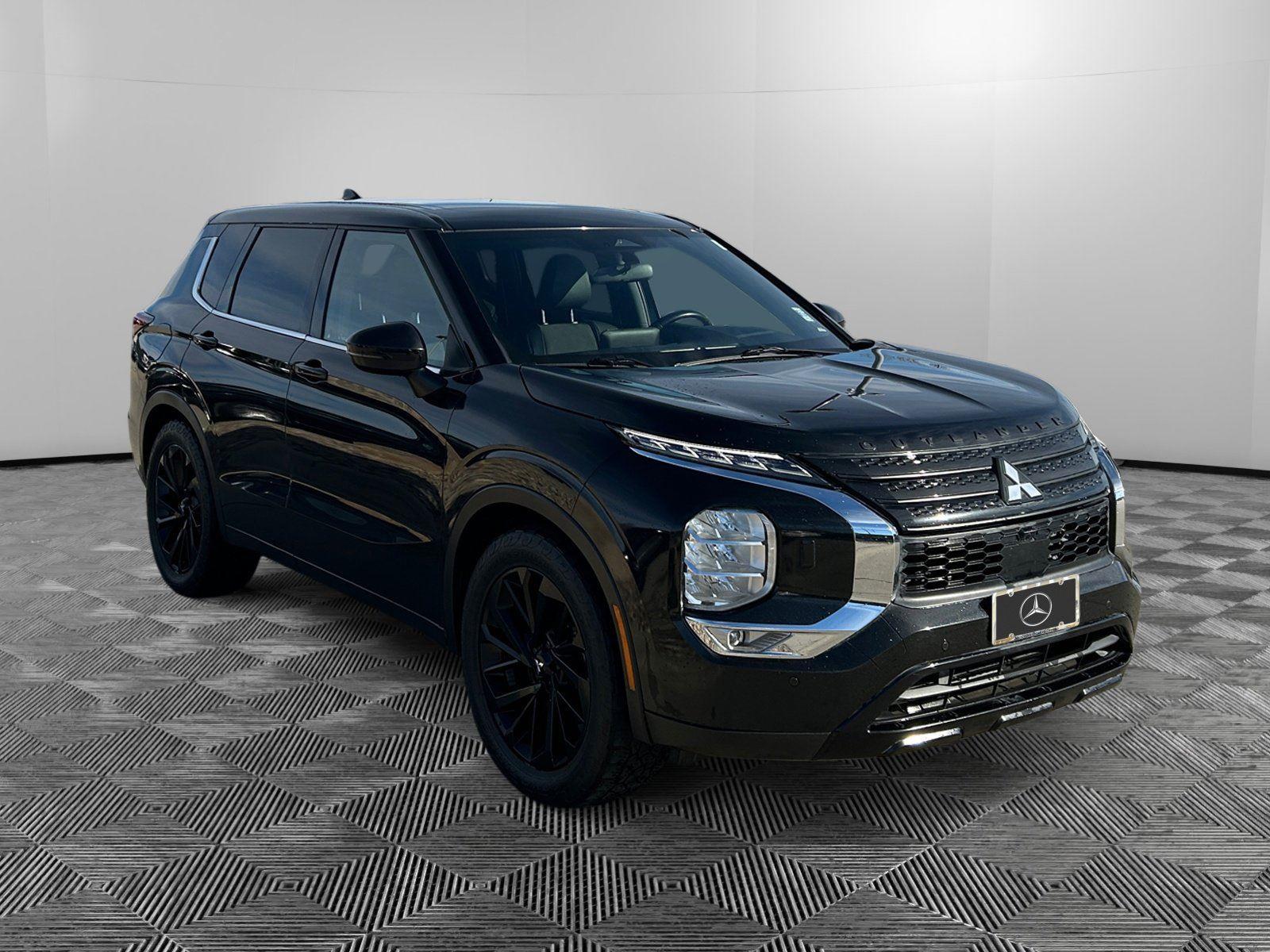 2022 Mitsubishi Outlander Black Edition's photo