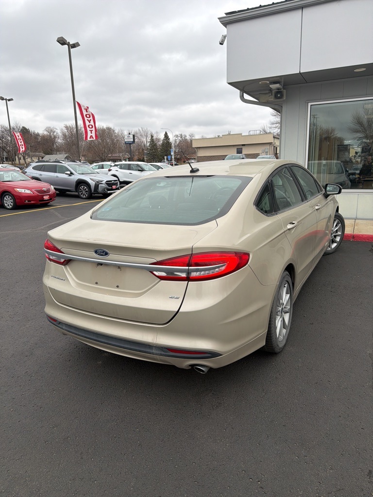 2017 Ford Fusion SE photo 3