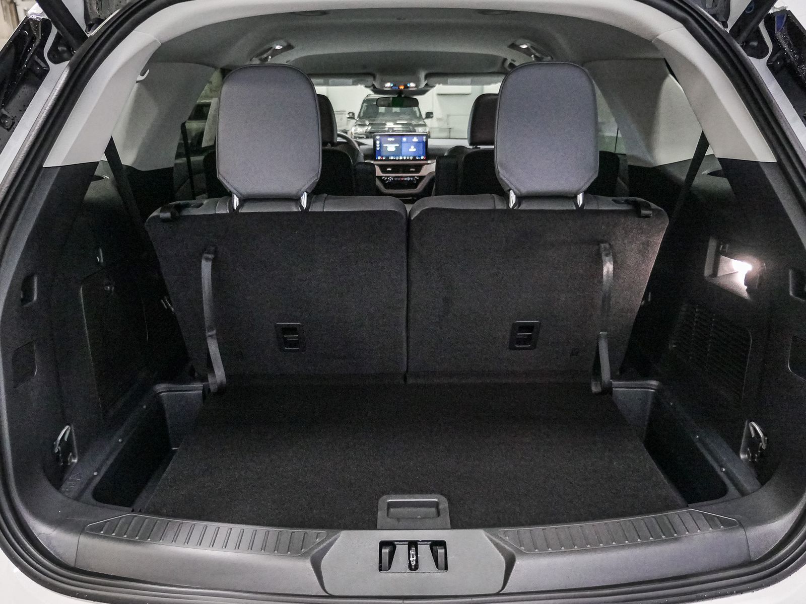 2025 Ford Explorer photo 14