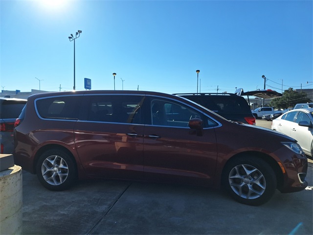 2019 Chrysler Pacifica Touring Plus photo 4