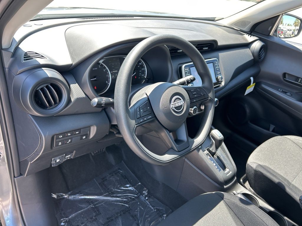 2025 Nissan Kicks Play S photo 12
