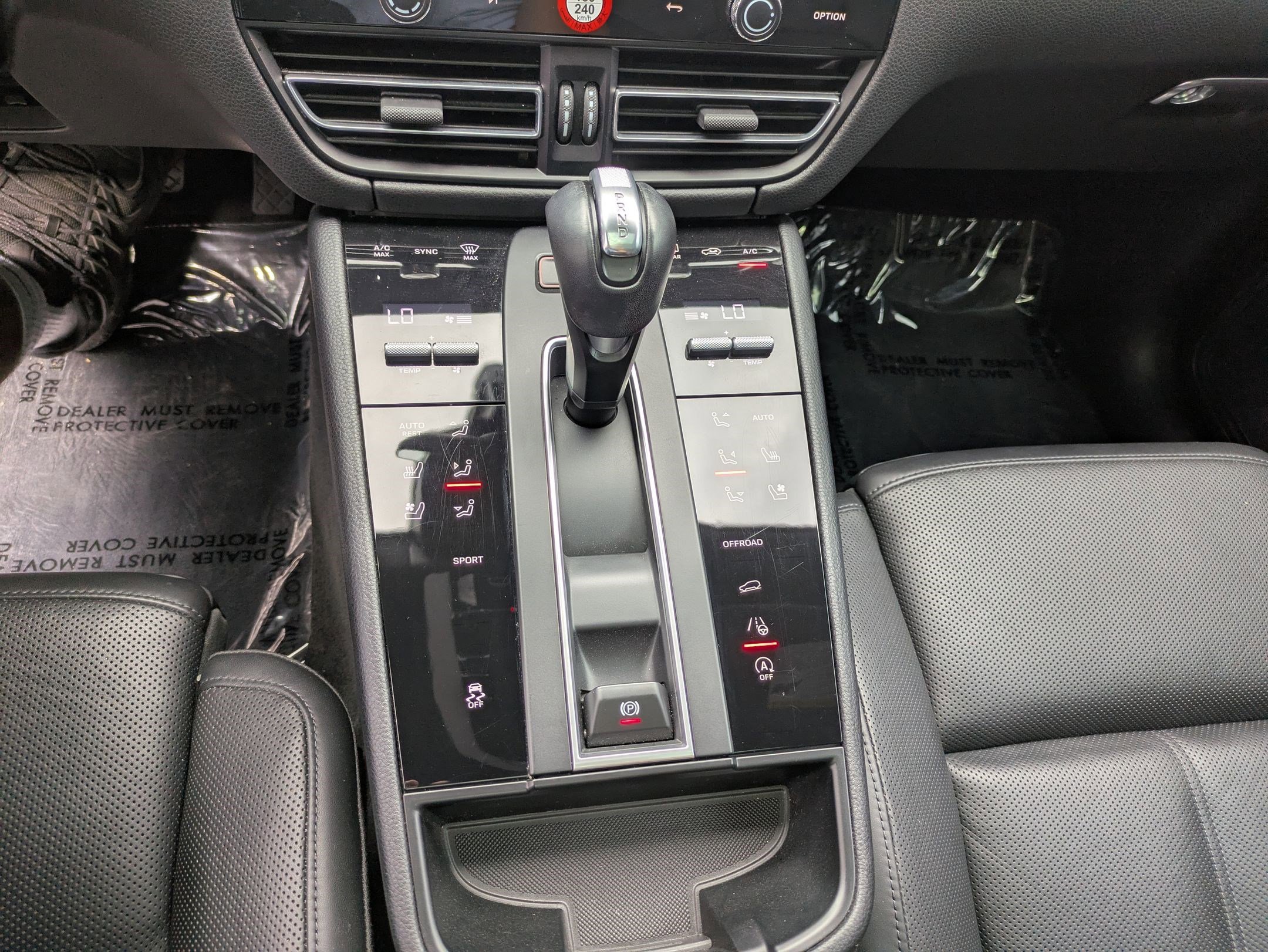 2023 Porsche Macan T photo 22