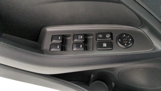 Used 2018 Snow White Pearl Kia LX image 1