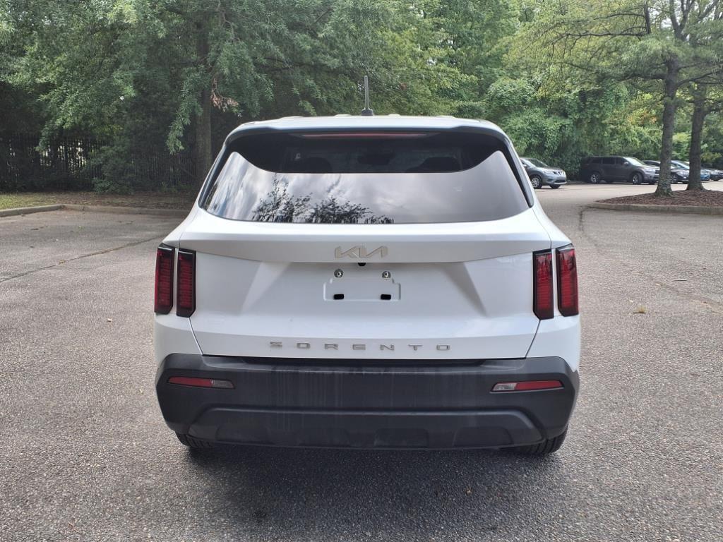 2022 Kia Sorento LX photo 4